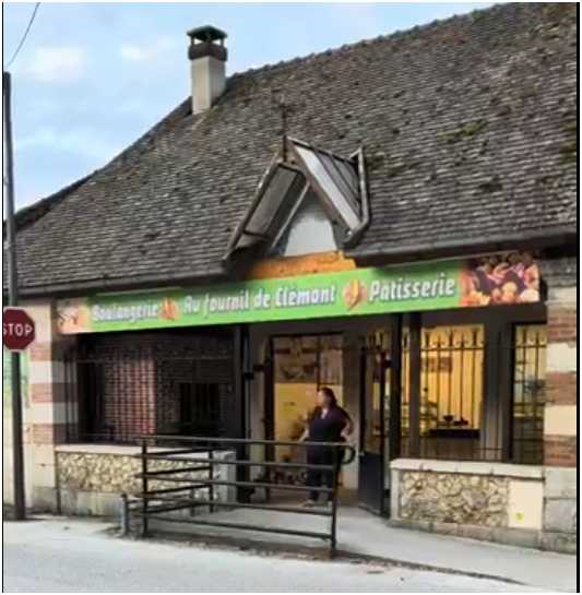 Devanture de la boulangerie Au fournil de Clémont